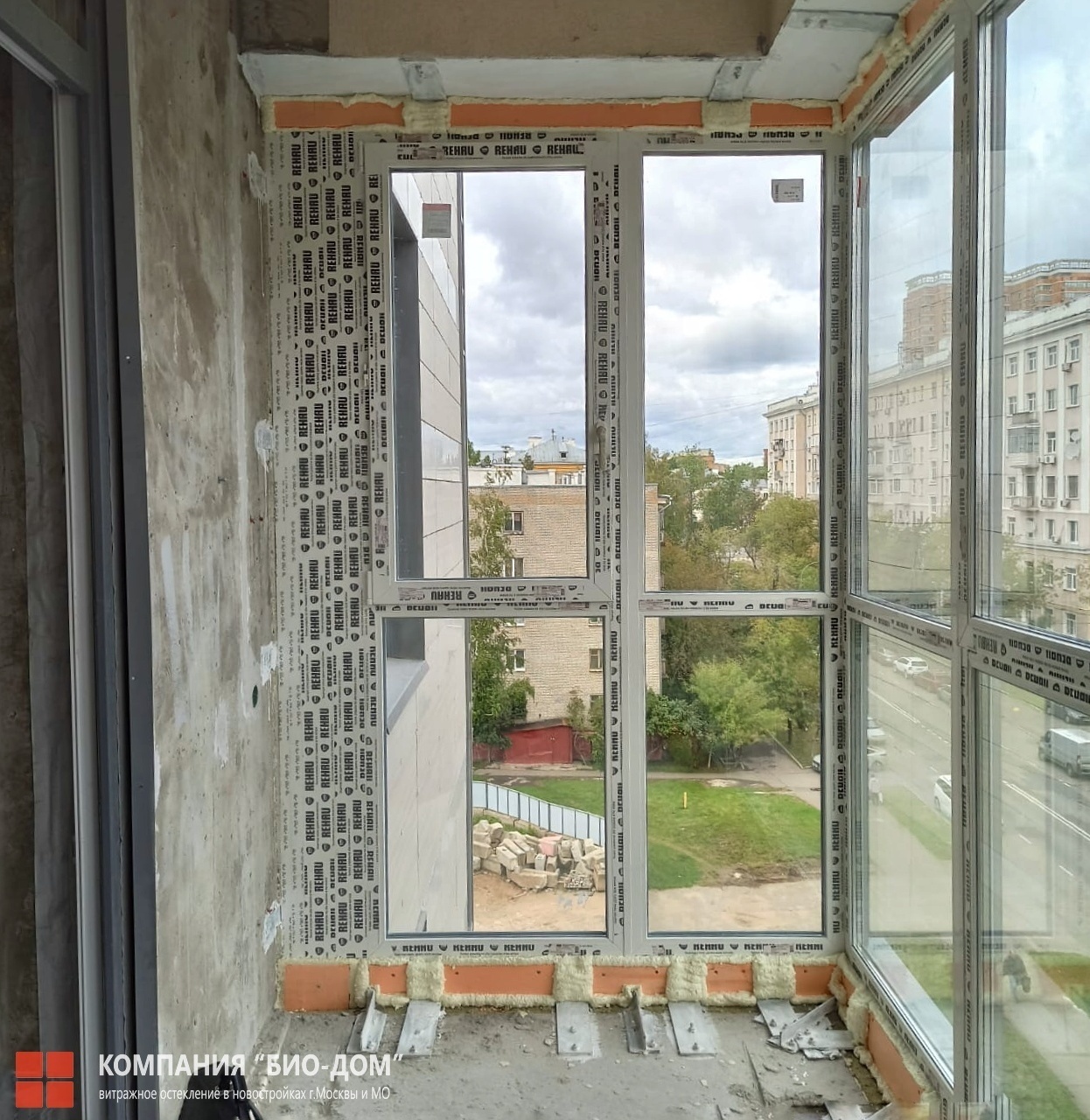 Остекление балкона в ЖК Свой Багрицкого 18